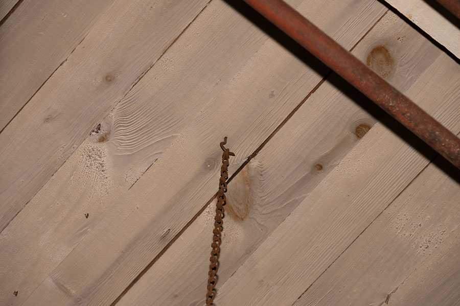 Bad Stage Rigging - Rusty chain and open hook
